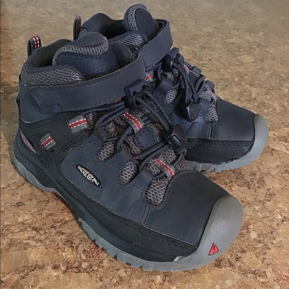 Boys Keen Waterproof Hiking Shoes Sz 9 Worn 1X - Picture 1 of 12